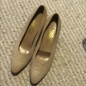 FERRAGAMO PUMPS